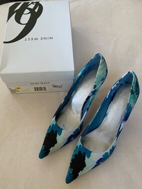 Nine West Blue White 8 Fabric Heels Officecore Date Wedding guest Party